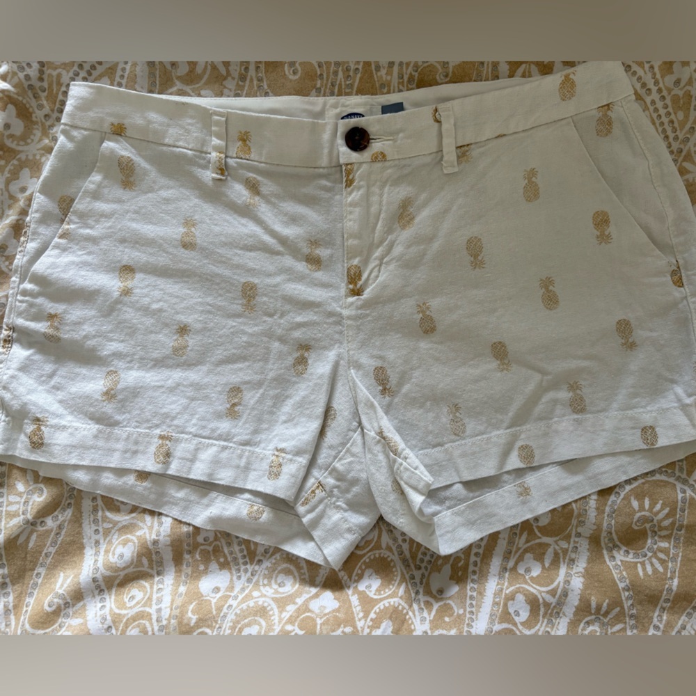 Old Navy Cream Pineapple Gold Foil Women's Shorts,  Size 6